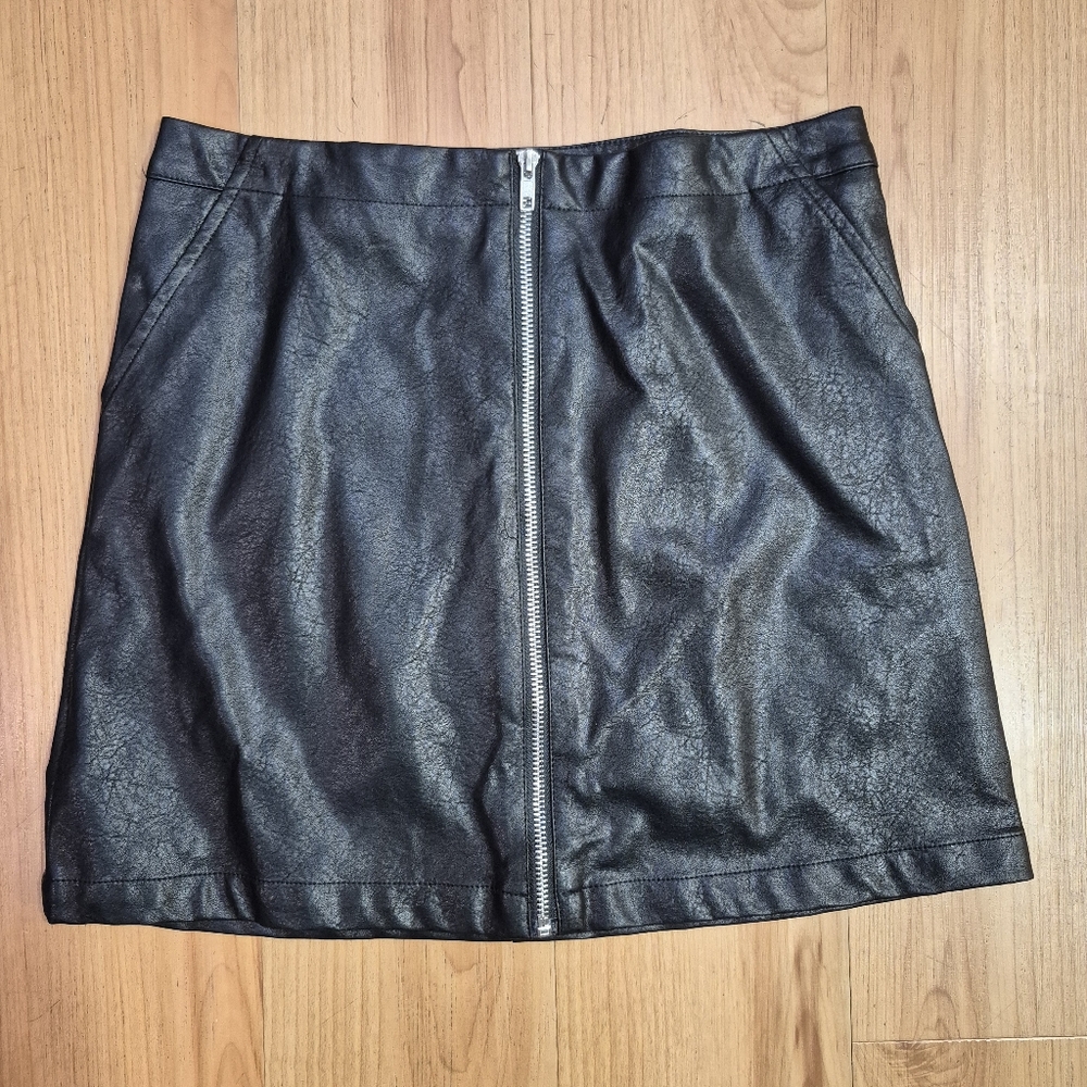 NWOT Black Zippered Leather Skirt Size M